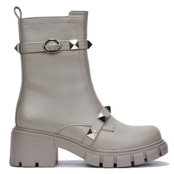 Women's Boots Cape Robbin Yuri Grey Booties buckles straps w/studs Sz 8 - Picture 2 of 11